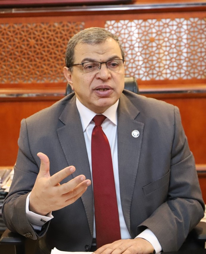 وزير القوى العامله 